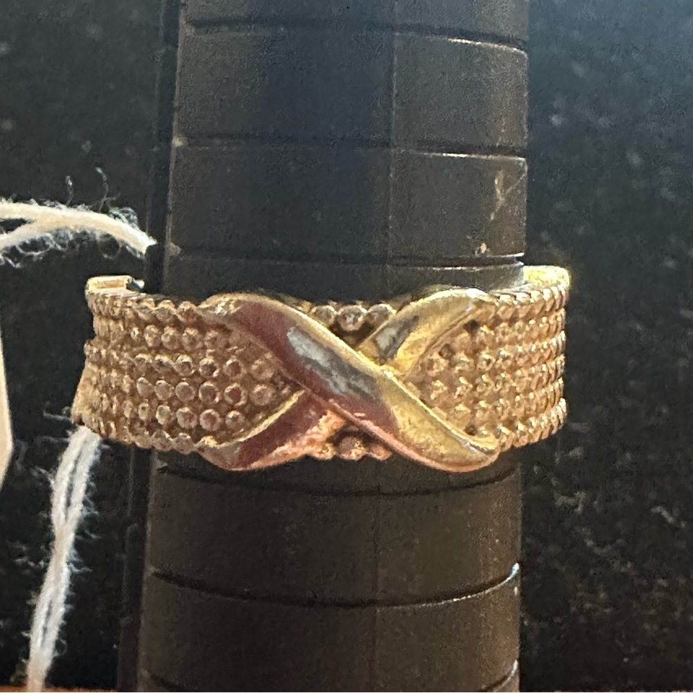 Elegant silver ring